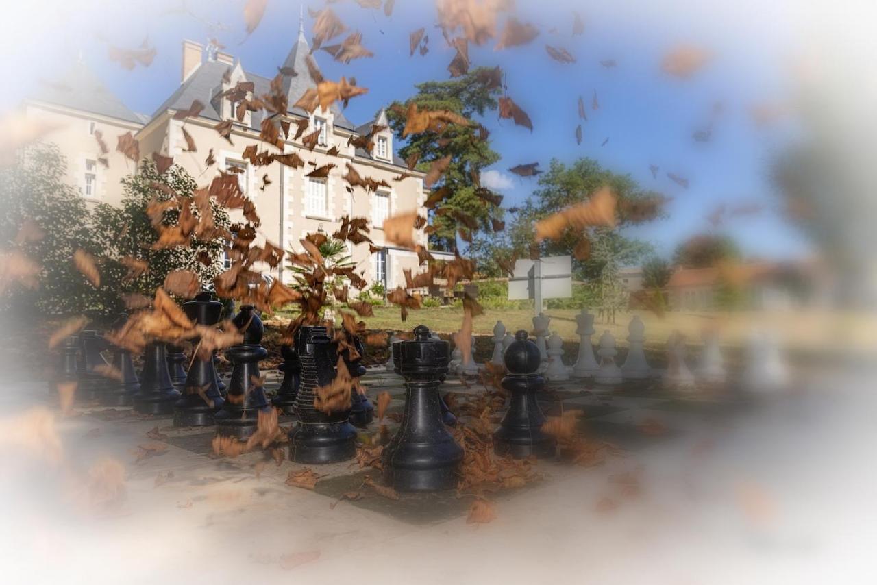 Le Petit Chateau Des Cedres Mouchamps Esterno foto