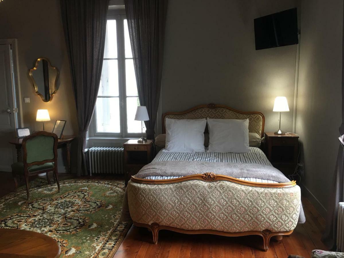 Le Petit Chateau Des Cedres Mouchamps Esterno foto