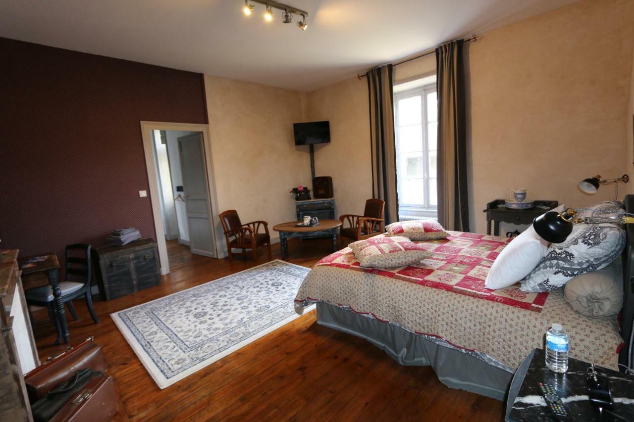 Le Petit Chateau Des Cedres Mouchamps Esterno foto