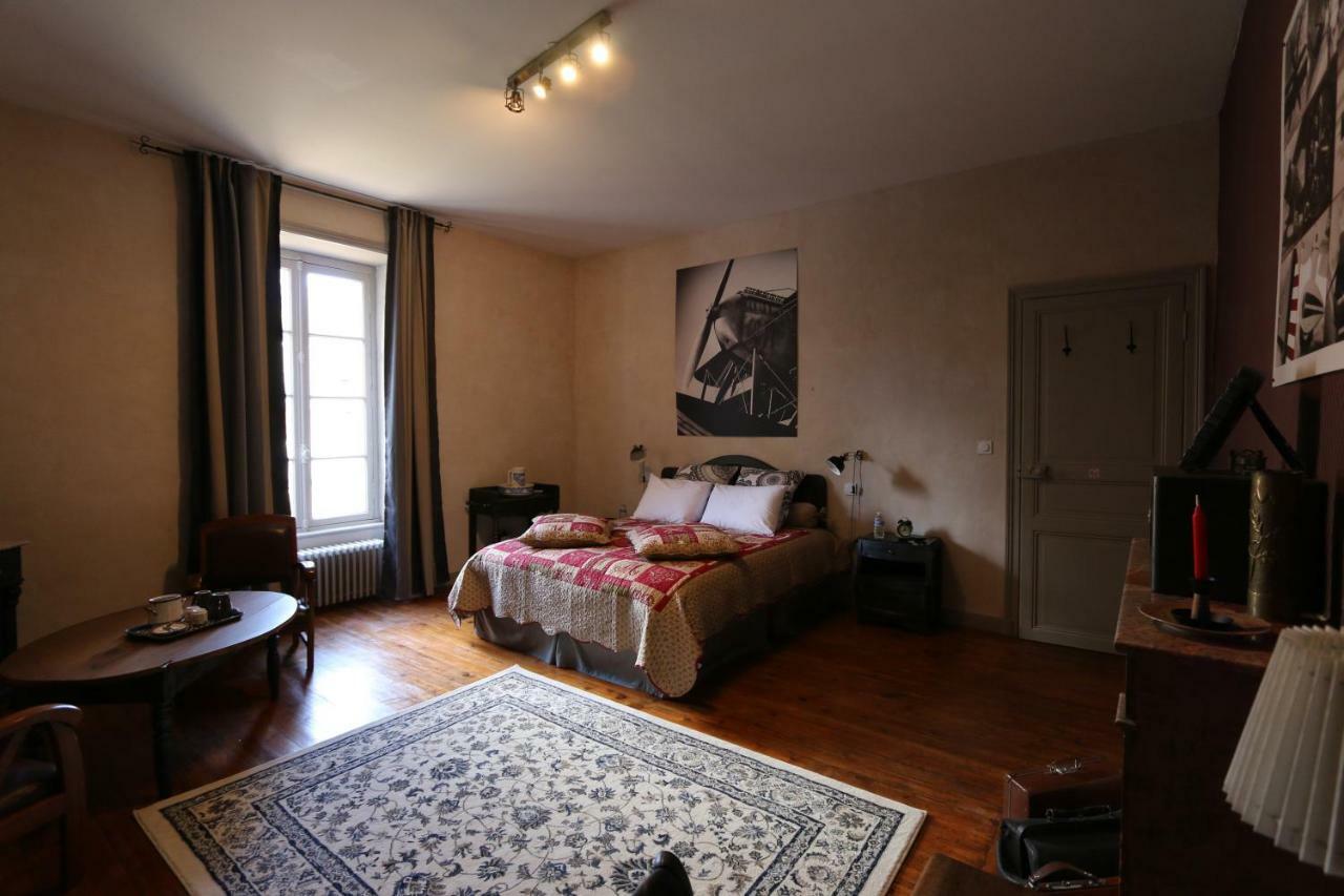 Le Petit Chateau Des Cedres Mouchamps Esterno foto