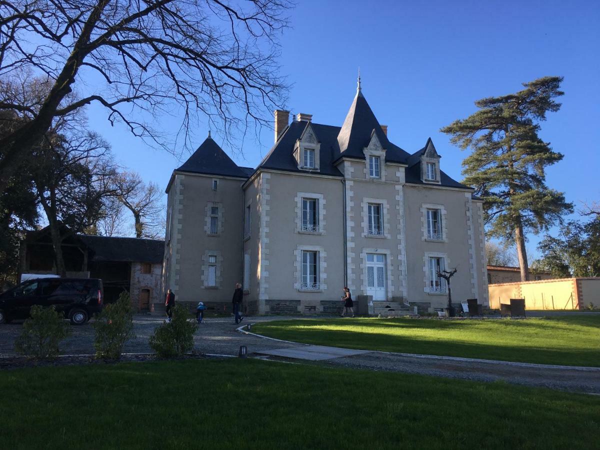 Le Petit Chateau Des Cedres Mouchamps Esterno foto
