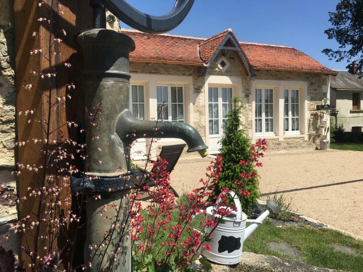 Le Petit Chateau Des Cedres Mouchamps Esterno foto