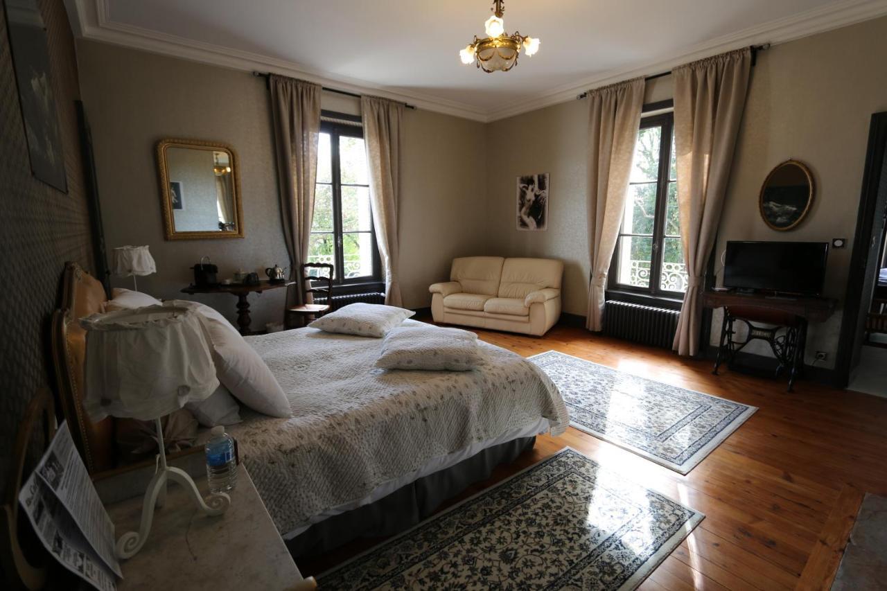 Le Petit Chateau Des Cedres Mouchamps Esterno foto